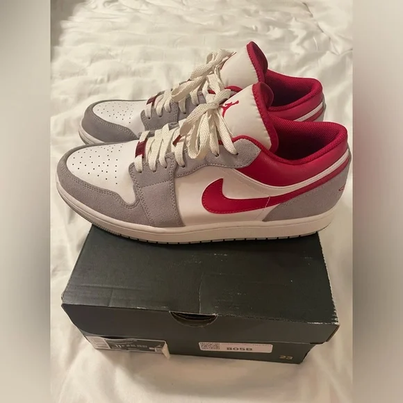 Jordan 1 Low SE light smoke gray gym red